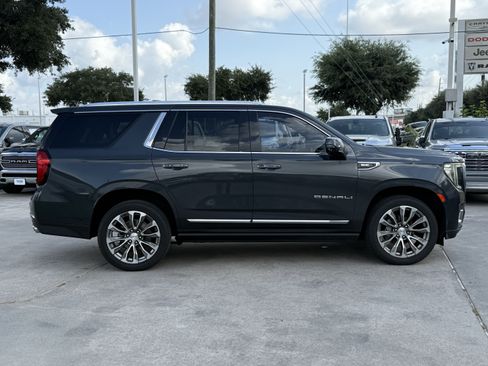 Used 2021 GMC Yukon Denali w/ Denali Premium Package AWD/4WD image 3