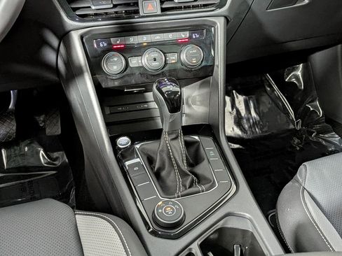 Used 2024 Volkswagen Taos SEL image 39