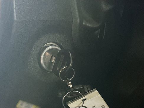 Used 2021 GMC Sierra 1500 4x4 Crew Cab w/ Sierra Value Package image 27