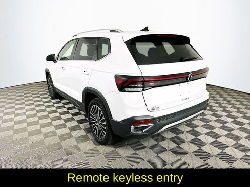 Used 2025 Volkswagen Taos SE FWD image 7