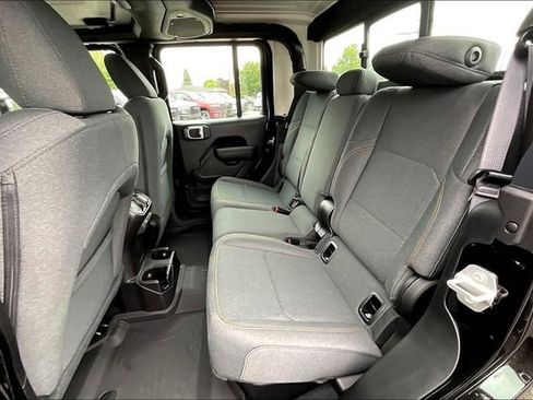 New 2025 Jeep Gladiator Sport image 10