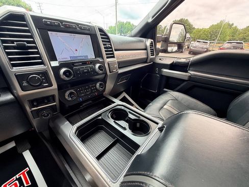 Used 2020 Ford F250 Platinum w/ FX4 Off-Road Package AWD/4WD image 29