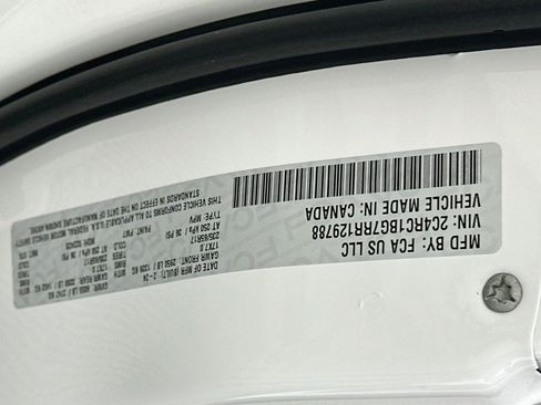Used 2024 Chrysler Pacifica Touring-L FWD image 12