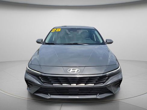 Used 2025 Hyundai Elantra Limited w/ Cargo Package FWD image 4