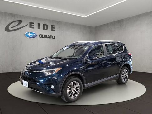 Used 2018 Toyota RAV4 XLE AWD/4WD image 9