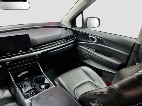 Used 2025 Kia Carnival SX w/ SX Dark Edition Package FWD image 24