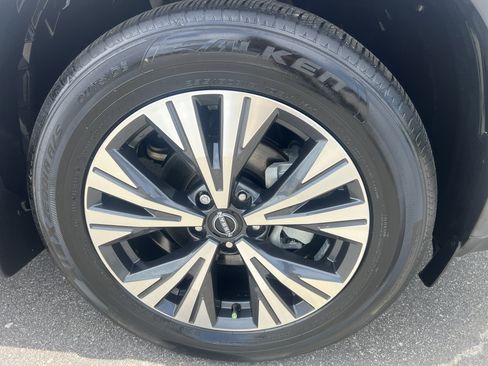 Certified 2022 Nissan Rogue SV w/ SV Premium Package FWD image 12