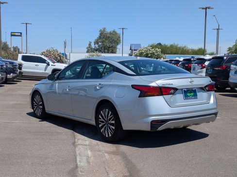 Used 2024 Nissan Altima 2.5 SV FWD image 3
