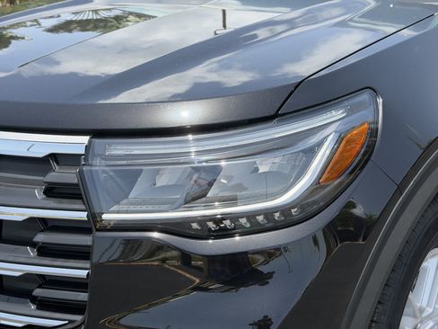 Used 2025 Ford Explorer Active RWD image 10