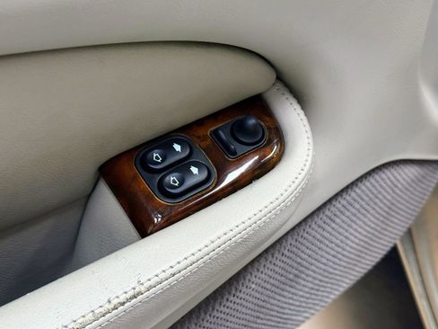 Used 1999 Jaguar XK8 Convertible image 37