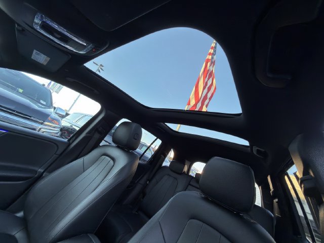 Used 2022 Mercedes-Benz GLB 250 4MATIC w/ Premium Package Lite image 27