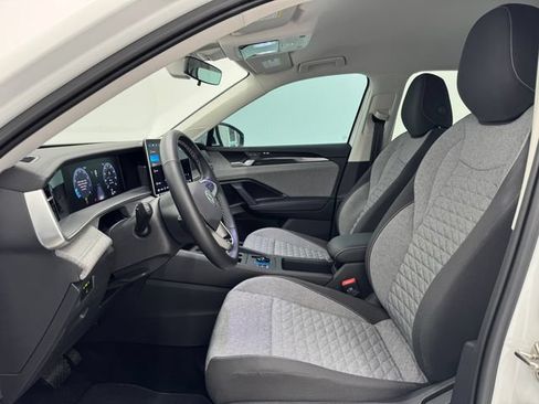 Used 2025 Volkswagen Tiguan S FWD image 17