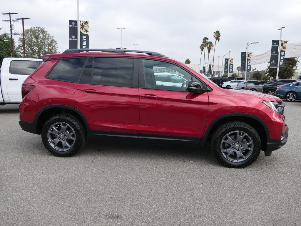 Used 2025 Honda Passport TrailSport image 2