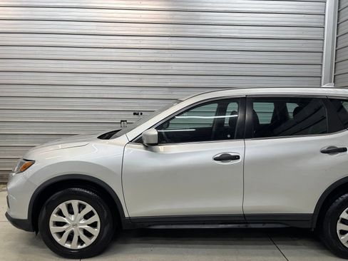Used 2019 Nissan Rogue S AWD/4WD image 3