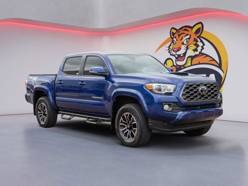 Used 2023 Toyota Tacoma TRD Sport AWD/4WD image 3