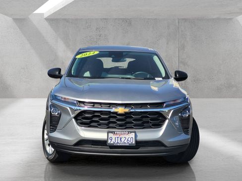 Used 2024 Chevrolet Trax LS w/ Driver Confidence Package FWD image 3