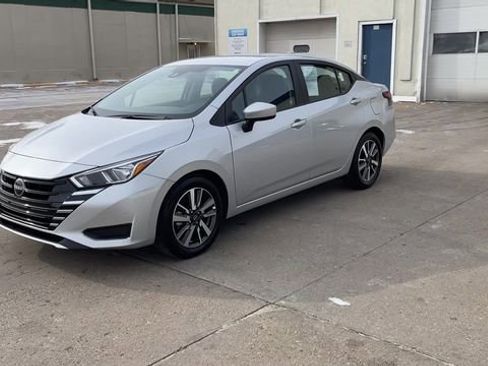 Used 2023 Nissan Versa SV image 4