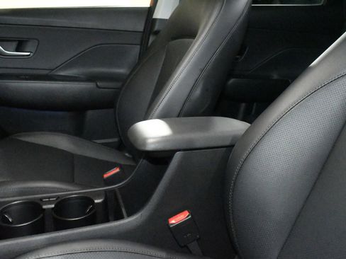 Used 2024 Hyundai Kona Limited image 37