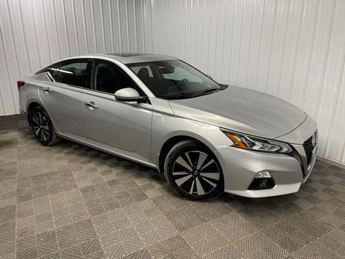 Used 2019 Nissan Altima 2.5 SV image 1
