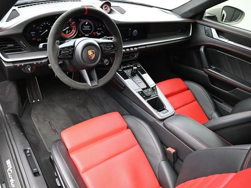 Used 2022 Porsche 911 Turbo image 4