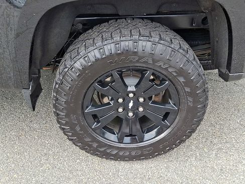 Used 2020 Chevrolet Colorado Z71 w/ Z71 Midnight Edition AWD/4WD image 12