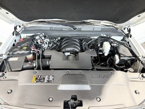 Used 2019 GMC Yukon SLE w/ HD Trailering Package image 9