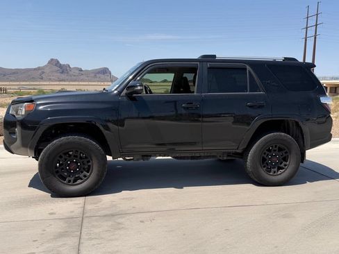 Used 2018 Toyota 4Runner TRD Off-Road Premium AWD/4WD image 5