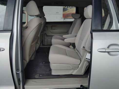 Used 2018 Kia Sedona L FWD image 20