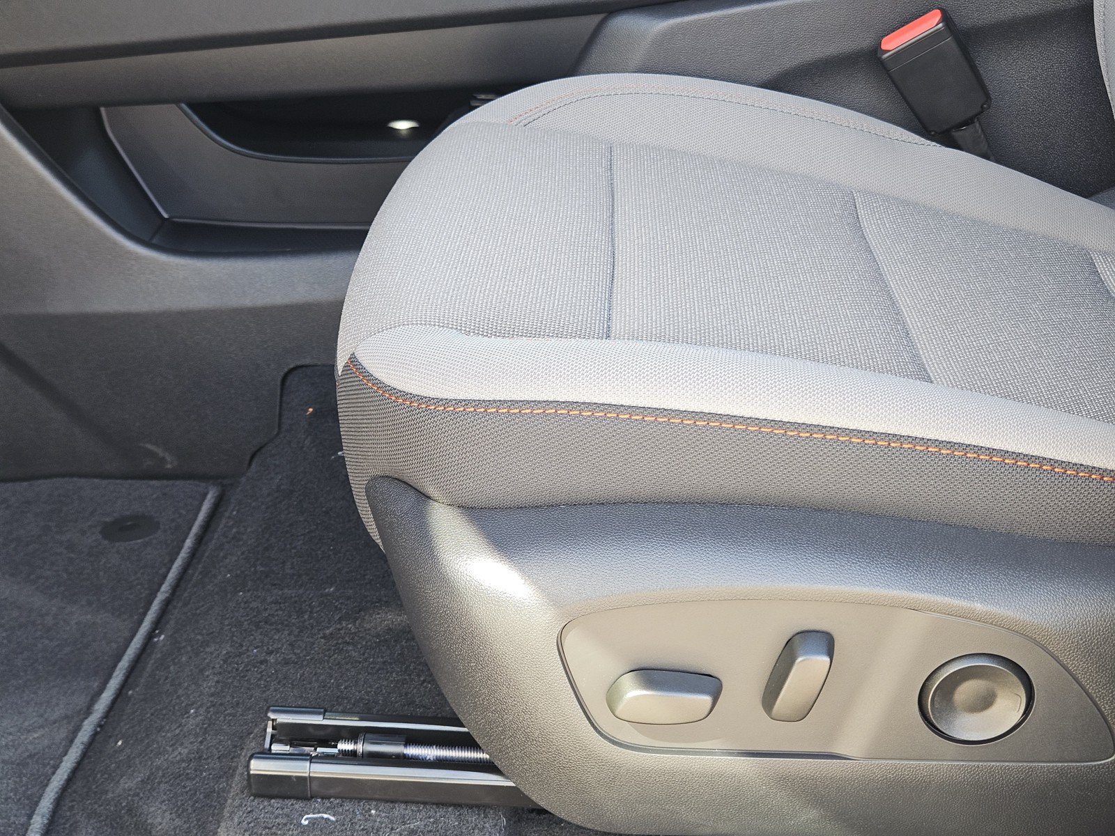 New 2027 Chevrolet Traverse LT w/ Driver Confidence Package FWD image 17