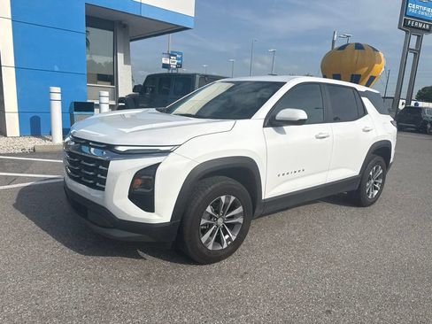 Used 2026 Chevrolet Equinox LT FWD image 2