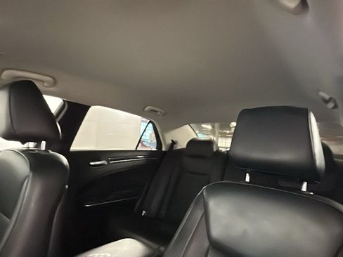 Used 2018 Chrysler 300 Limited AWD/4WD image 14