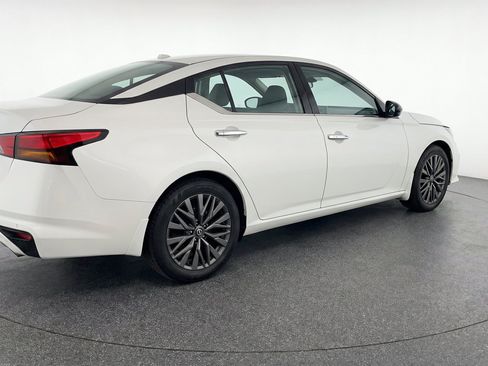 Used 2025 Nissan Altima 2.5 SV FWD image 9