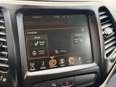 Used 2017 Jeep Cherokee Latitude w/ Safety/Convenience Group AWD/4WD image 21