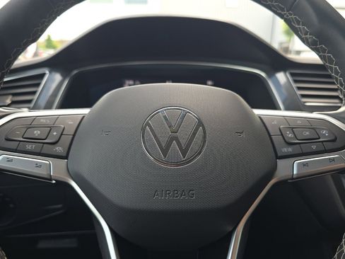 Used 2023 Volkswagen Tiguan SE AWD/4WD image 25