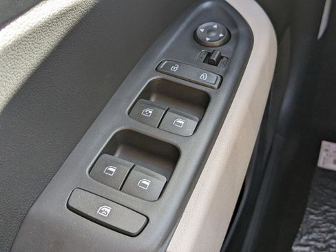 New 2025 Hyundai Venue SEL FWD image 27