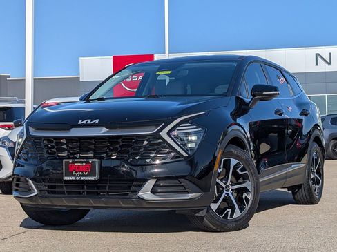 Used 2024 Kia Sportage EX image 2