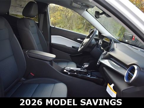 New 2025 Chevrolet Trax LT w/ Sunroof Package image 12
