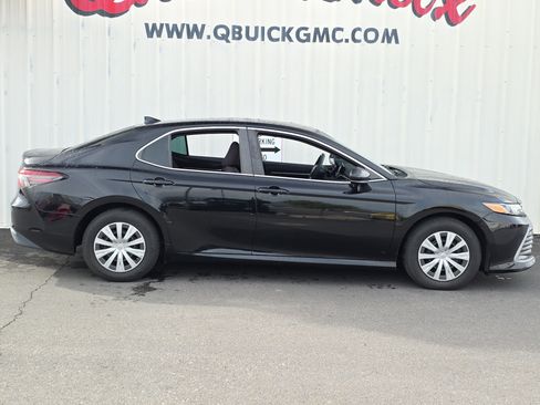 Used 2022 Toyota Camry LE image 10