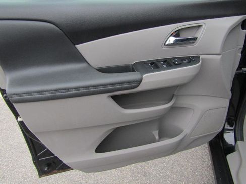 Used 2016 Honda Odyssey SE image 11