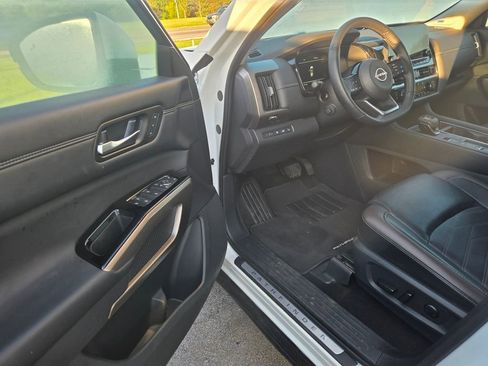 Used 2024 Nissan Pathfinder Platinum w/ Cargo Package FWD image 6