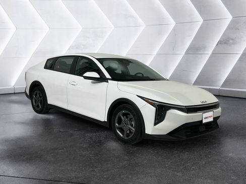 Used 2025 Kia K4 FWD image 1