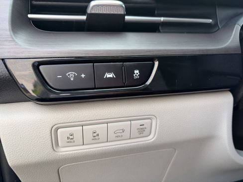 Used 2023 Kia Carnival SX FWD image 7