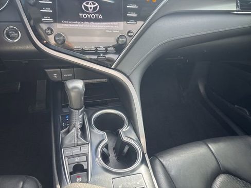 Used 2018 Toyota Camry XSE image 16