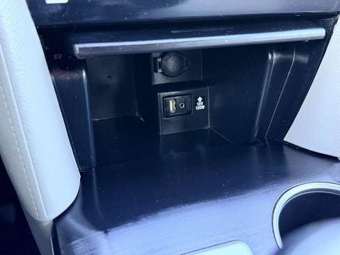 Used 2012 Toyota Camry LE FWD image 38