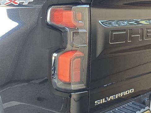 Used 2019 Chevrolet Silverado 1500 LTZ w/ LTZ Plus Package AWD/4WD image 33