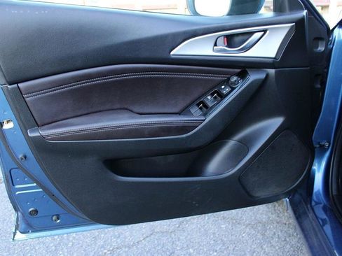 Used 2018 MAZDA MAZDA3 Touring image 9