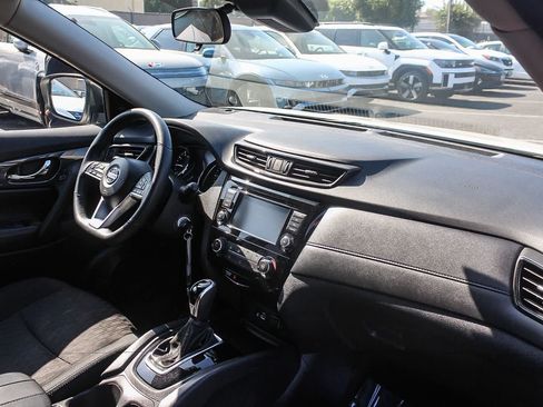 Used 2019 Nissan Rogue S w/ Special Edition Package FWD image 21