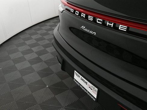Used 2026 Porsche Macan image 36