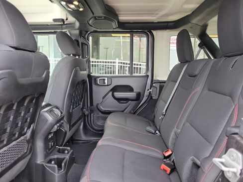 Used 2022 Jeep Wrangler Unlimited Rubicon w/ LED Lighting Group AWD/4WD image 11