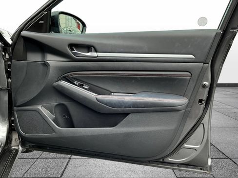 Used 2023 Nissan Altima 2.5 SR w/ SR Premium Package FWD image 31